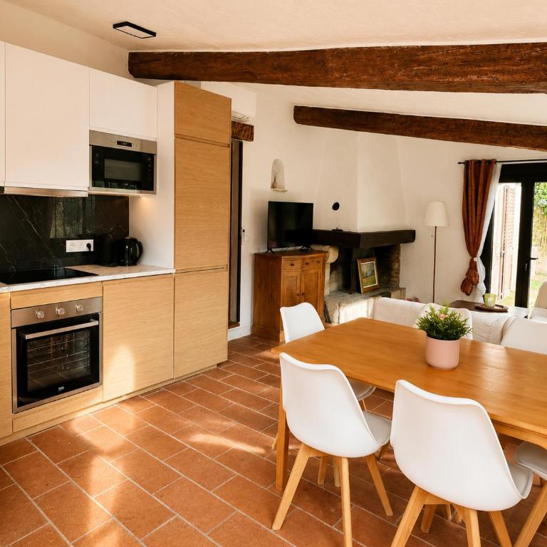 Maison indépendante au Clos de Vence avec jacuzzi privé et piscine partagée ouverte du 15 mai au 15 septembre au coeur de la nature - Maison de Vacances 3 Chambres - 24