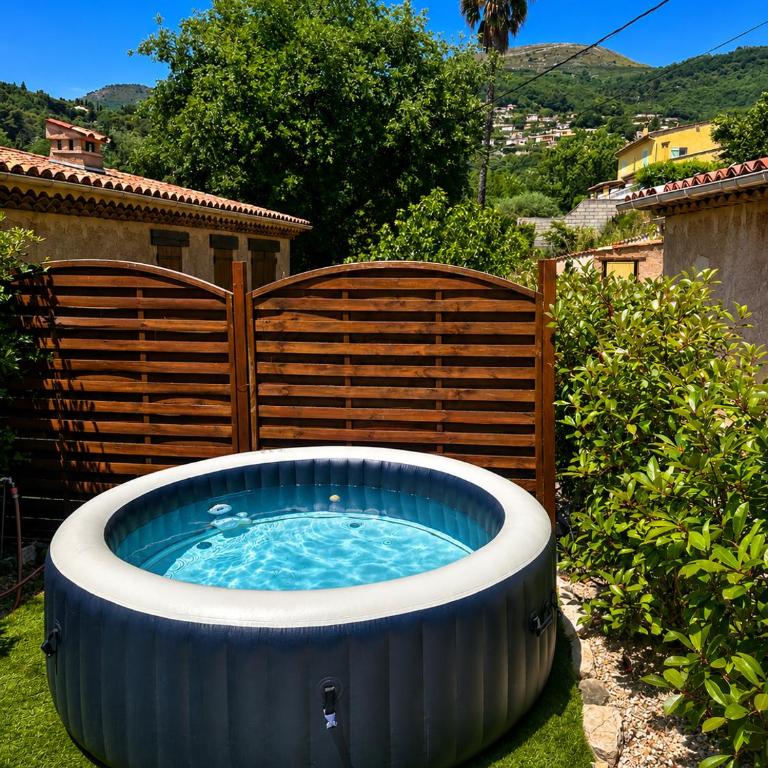 Maison indépendante au Clos de Vence avec jacuzzi privé et piscine partagée ouverte du 15 mai au 15 septembre au coeur de la nature - Maison de Vacances 3 Chambres - 2