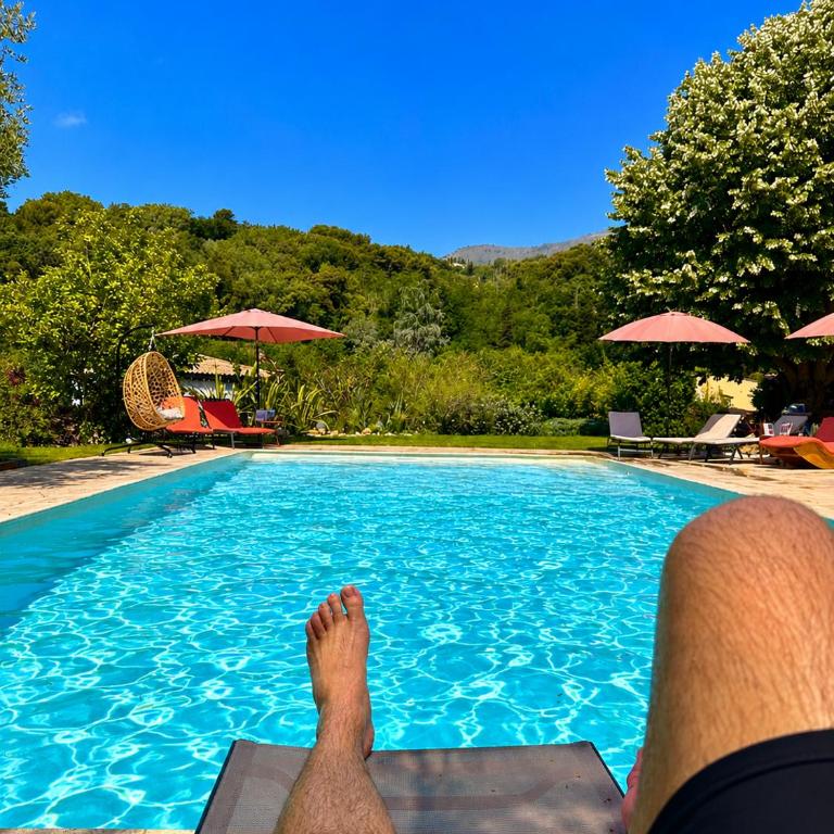 Maison indépendante au Clos de Vence avec jacuzzi privé et piscine partagée ouverte du 15 mai au 15 septembre au coeur de la nature - Maison de Vacances 3 Chambres - 17