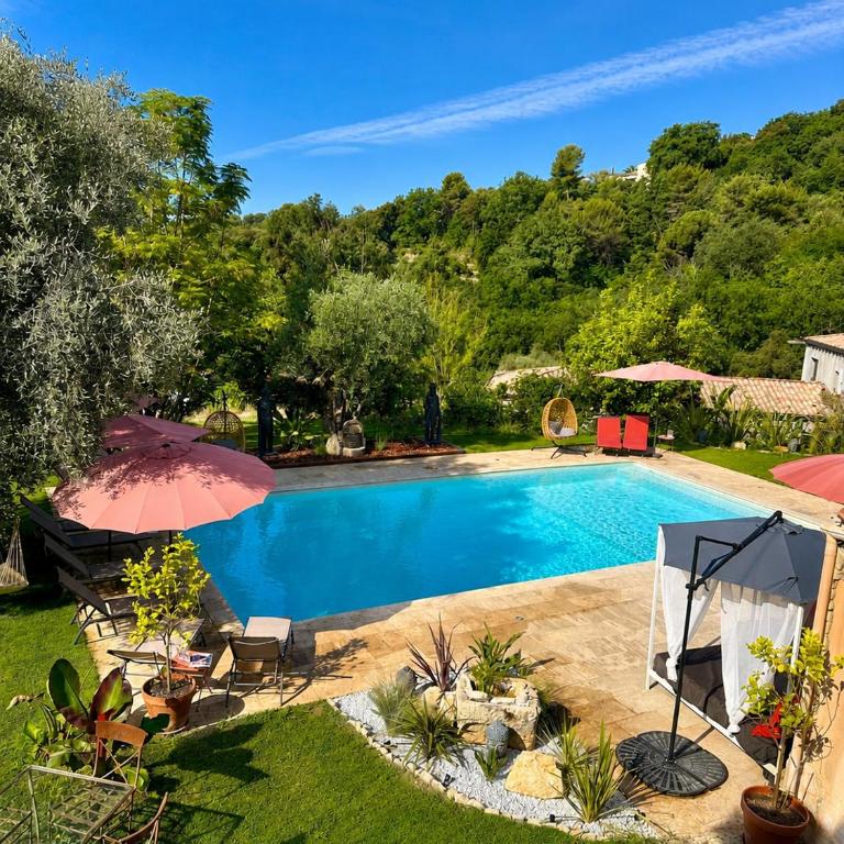 Maison indépendante au Clos de Vence avec jacuzzi privé et piscine partagée ouverte du 15 mai au 15 septembre au coeur de la nature - Maison de Vacances 3 Chambres - 9