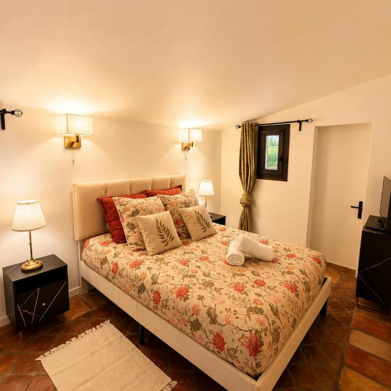 Maison indépendante au Clos de Vence avec jacuzzi privé et piscine partagée ouverte du 15 mai au 15 septembre au coeur de la nature - Maison de Vacances 3 Chambres - 16