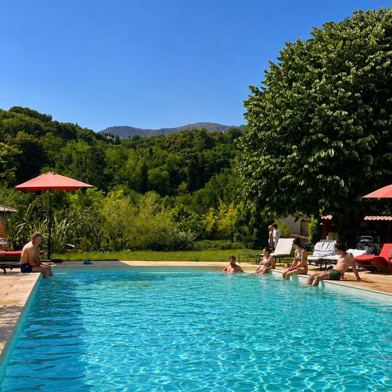 Maison indépendante au Clos de Vence avec jacuzzi privé et piscine partagée ouverte du 15 mai au 15 septembre au coeur de la nature - Maison de Vacances 3 Chambres - 31