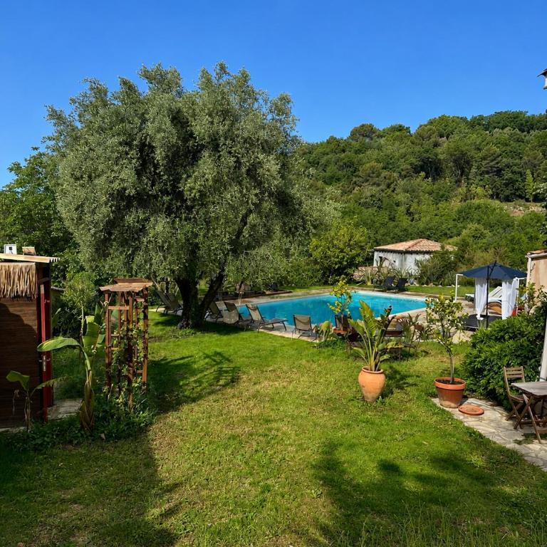 Maison indépendante au Clos de Vence avec jacuzzi privé et piscine partagée ouverte du 15 mai au 15 septembre au coeur de la nature - Maison de Vacances 3 Chambres - 51