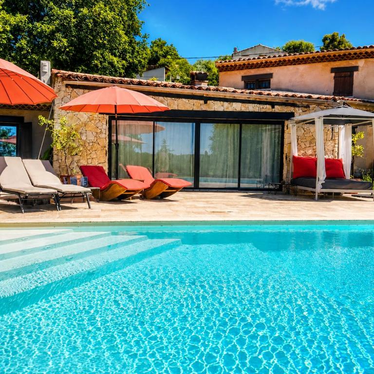 Maison indépendante au Clos de Vence avec jacuzzi privé et piscine partagée ouverte du 15 mai au 15 septembre au coeur de la nature - Maison de Vacances 3 Chambres - 54