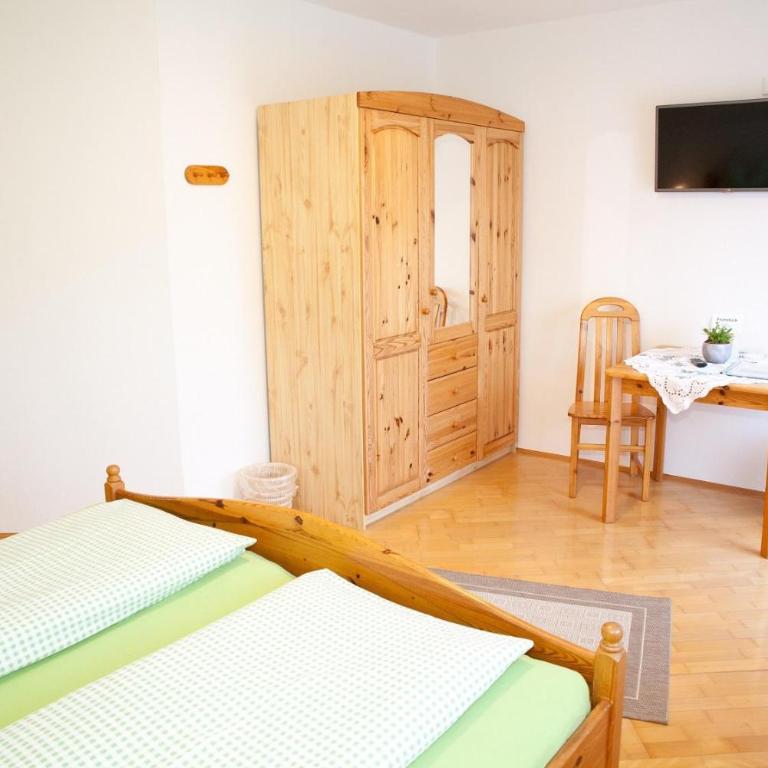 Obst- und Weinbauernhof BERNHARD - Doppel-/Zweibettzimmer mit Balkon - 2