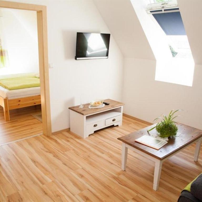 Obst- und Weinbauernhof BERNHARD - Familienzimmer mit Bad - 2