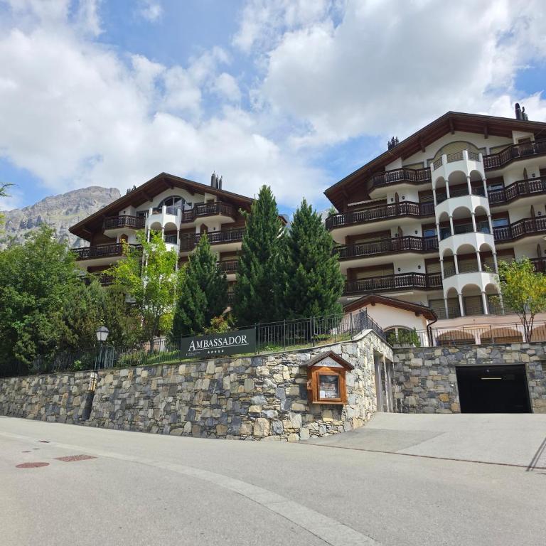 Residenz Ambassador 5 Sterne Luxus Apartments in Leukerbad mit Wellness & Fitness - Apartment mit 2 Schlafzimmern - 1