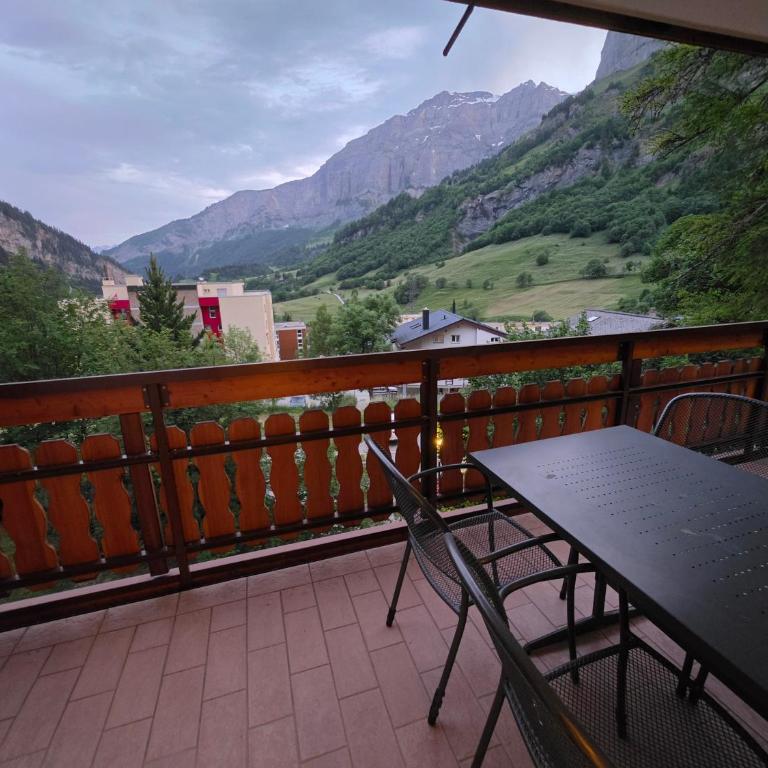 Residenz Ambassador 5 Sterne Luxus Apartments in Leukerbad mit Wellness & Fitness - Deluxe Apartment mit Balkon und 2 Schlafzimmern - 4