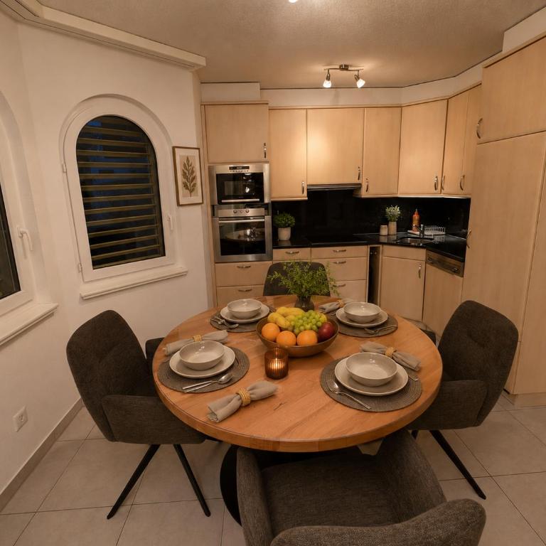 Residenz Ambassador 5 Sterne Luxus Apartments in Leukerbad mit Wellness & Fitness - Deluxe Apartment mit Balkon und 2 Schlafzimmern - 11