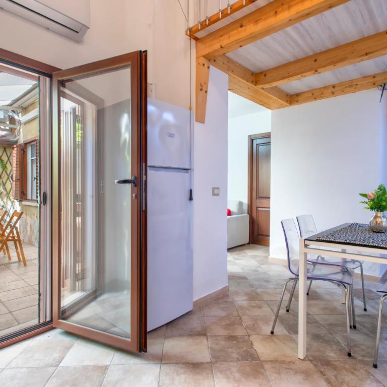 Spacious two-room apartment with private courtyard - Apartment mit 1 Schlafzimmer - 15