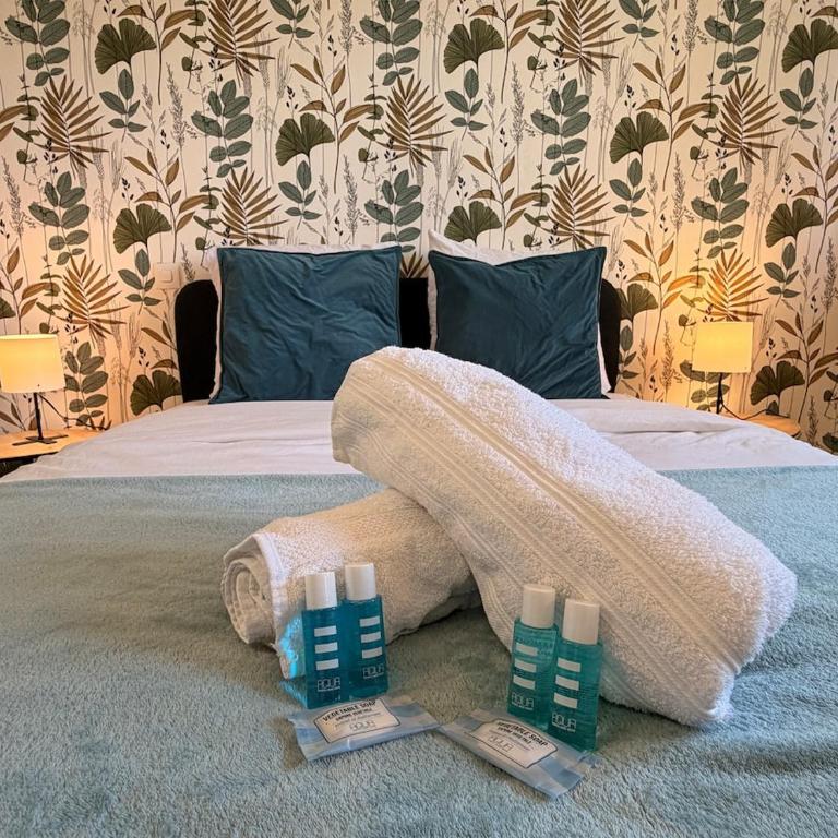 Près d'Arènes, train station, tram, center, and beaches - Two-Bedroom Apartment - 4