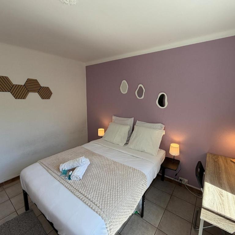 Près d'Arènes, train station, tram, center, and beaches - Two-Bedroom Apartment - 18