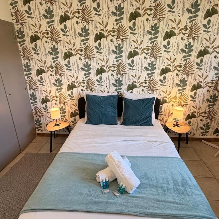 Près d'Arènes, train station, tram, center, and beaches - Two-Bedroom Apartment - 19