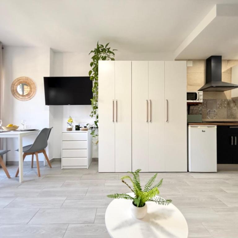 Hercules Cozy Studio - City Center and Near Beach - Monolocale con Balcone - 2