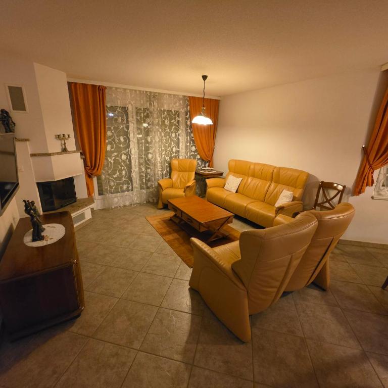 Residenz Ambassador 5 Sterne Luxus Apartments in Leukerbad mit Wellness & Fitness - Deluxe Apartment mit Balkon und 2 Schlafzimmern - 8
