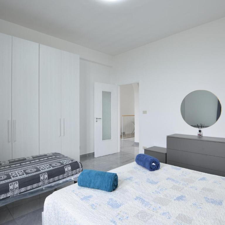 2 Bedroom Beautiful Apartment In Albenga - Two-Bedroom Apartment with Balcony - 12