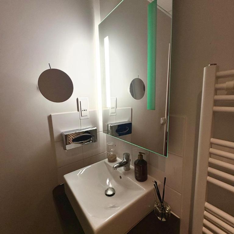 Studio lumineux et climatisé avec parking gratuit - Tramway devant la résidence - Apartamento de 1 dormitorio - 7