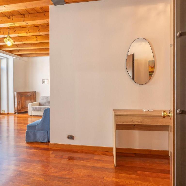 Timber and Light Spacious Apartment with Balcony - Apartment - 2