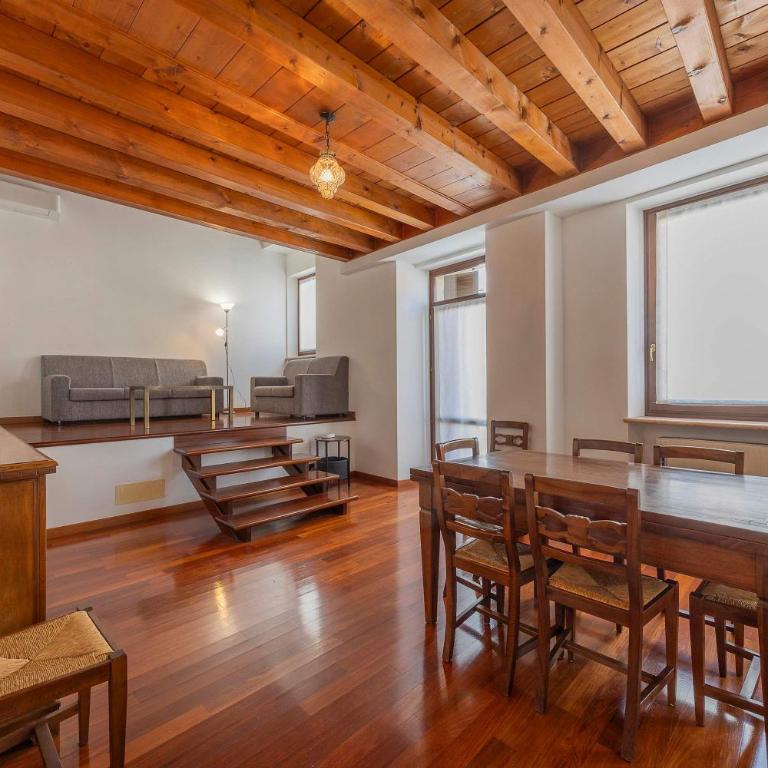Timber and Light Spacious Apartment with Balcony - Apartment - 5