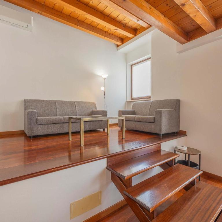 Timber and Light Spacious Apartment with Balcony - Apartment - 8