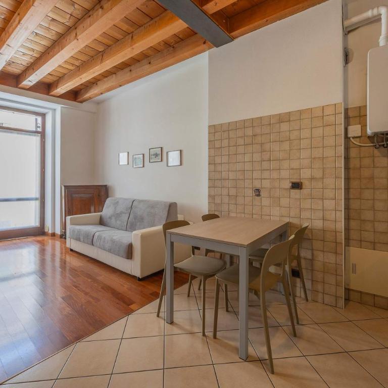 Timber and Light Spacious Apartment with Balcony - Apartment - 15