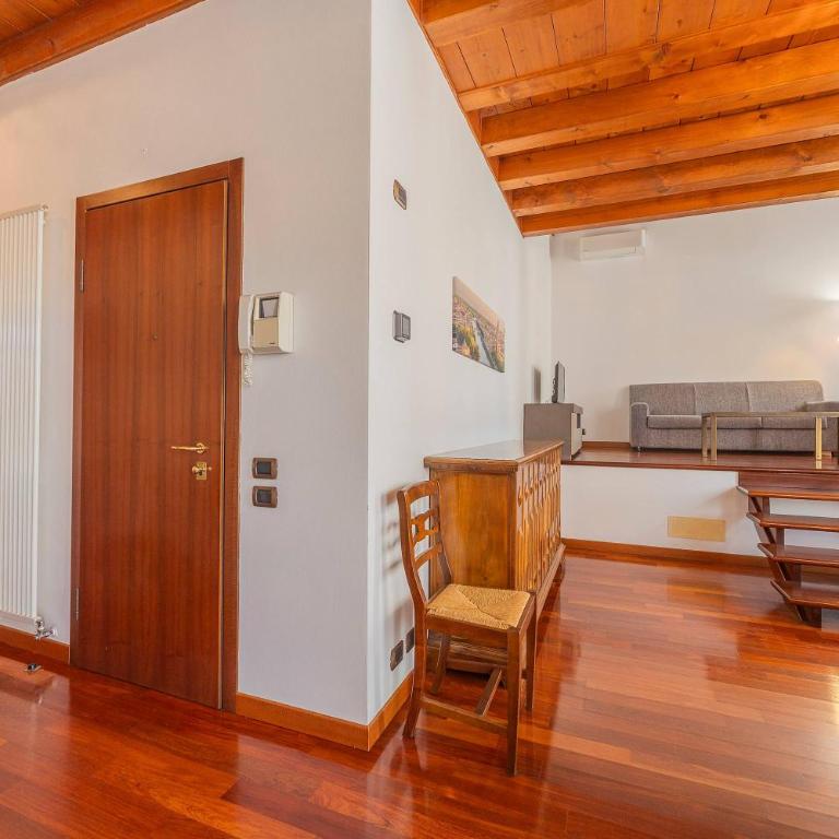 Timber and Light Spacious Apartment with Balcony - Apartment - 20