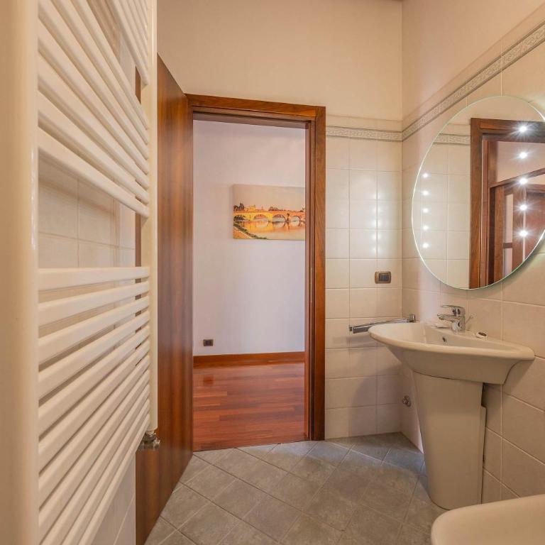 Timber and Light Spacious Apartment with Balcony - Apartment - 23