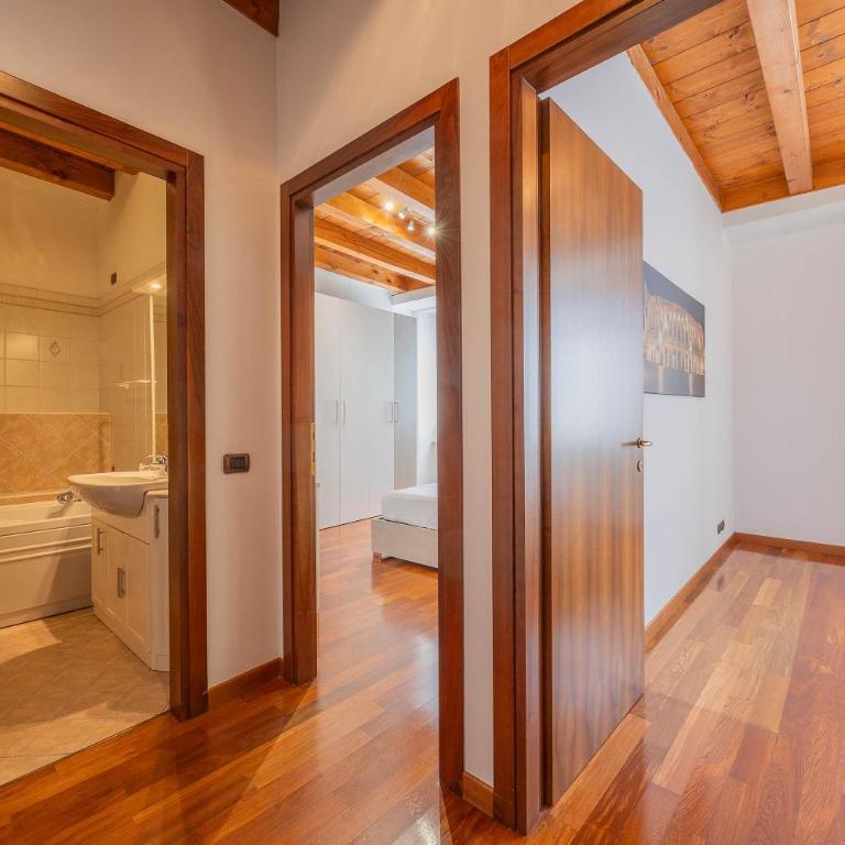 Timber and Light Spacious Apartment with Balcony - Apartment - 25