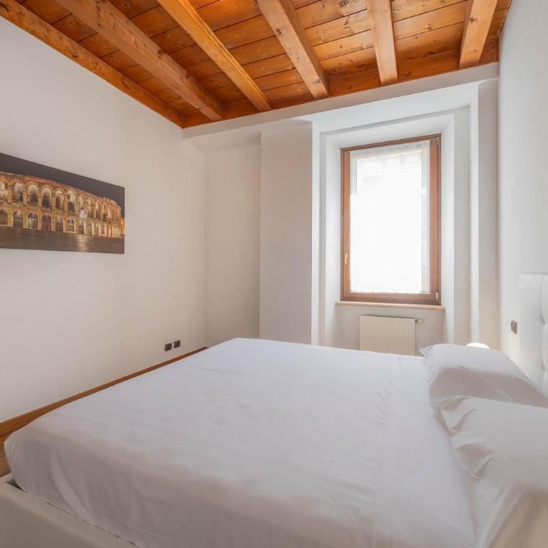 Timber and Light Spacious Apartment with Balcony - Apartment - 29