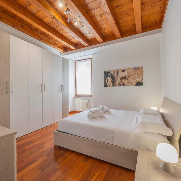 Timber and Light Spacious Apartment with Balcony - Apartment - 30