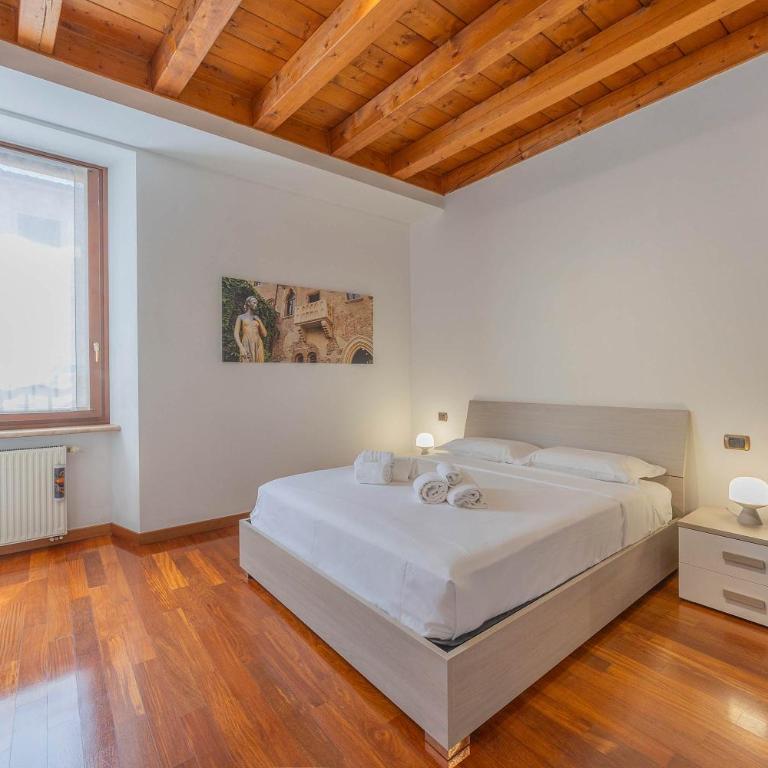 Timber and Light Spacious Apartment with Balcony - Apartment - 31