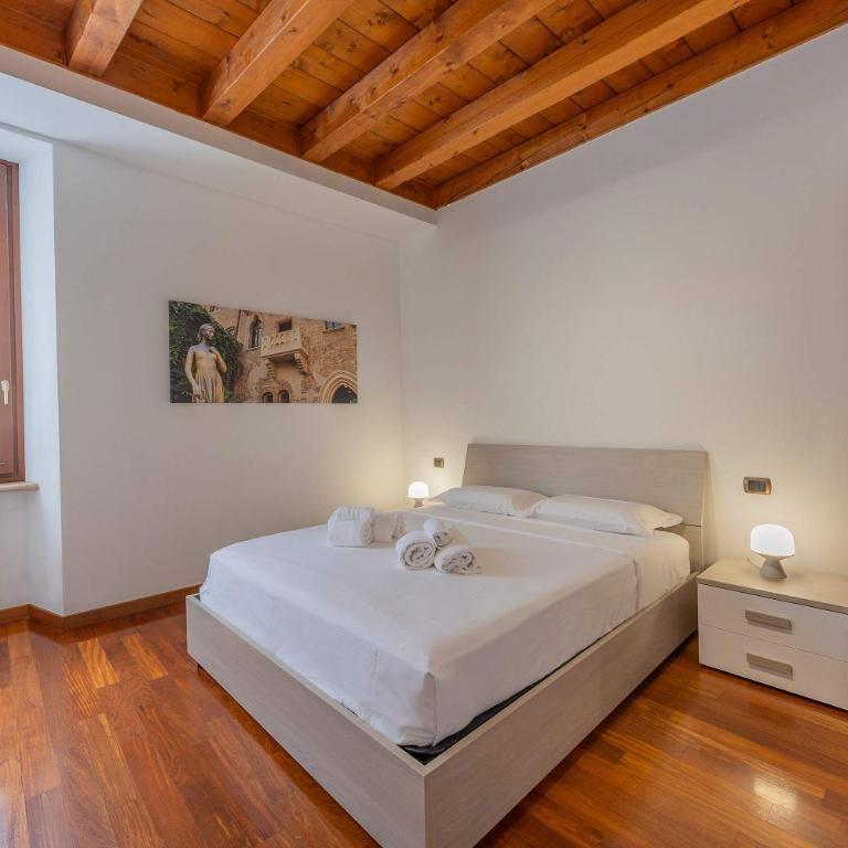 Timber and Light Spacious Apartment with Balcony - Apartment - 32
