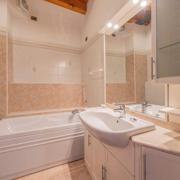 Timber and Light Spacious Apartment with Balcony - Apartment - 36