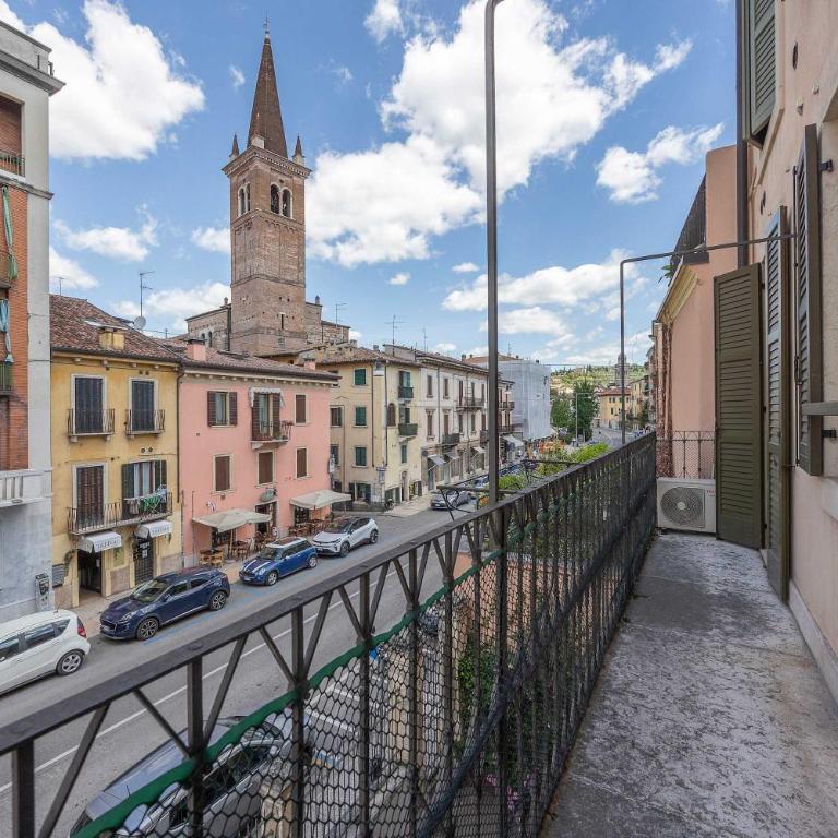 Timber and Light Spacious Apartment with Balcony - Apartment - 44