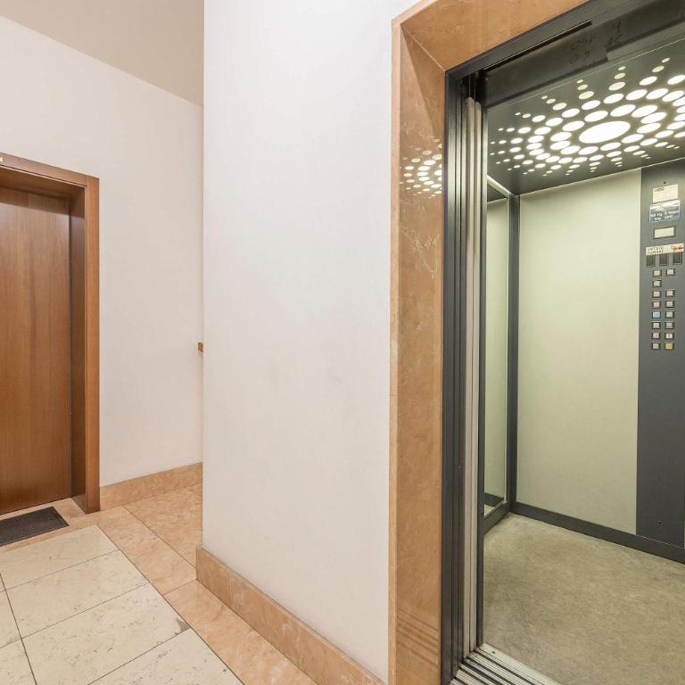 Timber and Light Spacious Apartment with Balcony - Apartment - 48