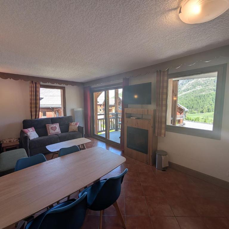Appartement lumineux sud avec terrasse, garage couvert, accès direct piste - FR-1-445-230 - Apartment - 13