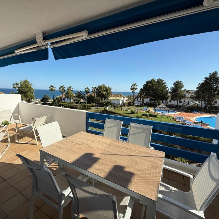 Sea view apartment with great terrace and 4 pools - Duquesa Suites 430 - Apartment mit 2 Schlafzimmern - 4