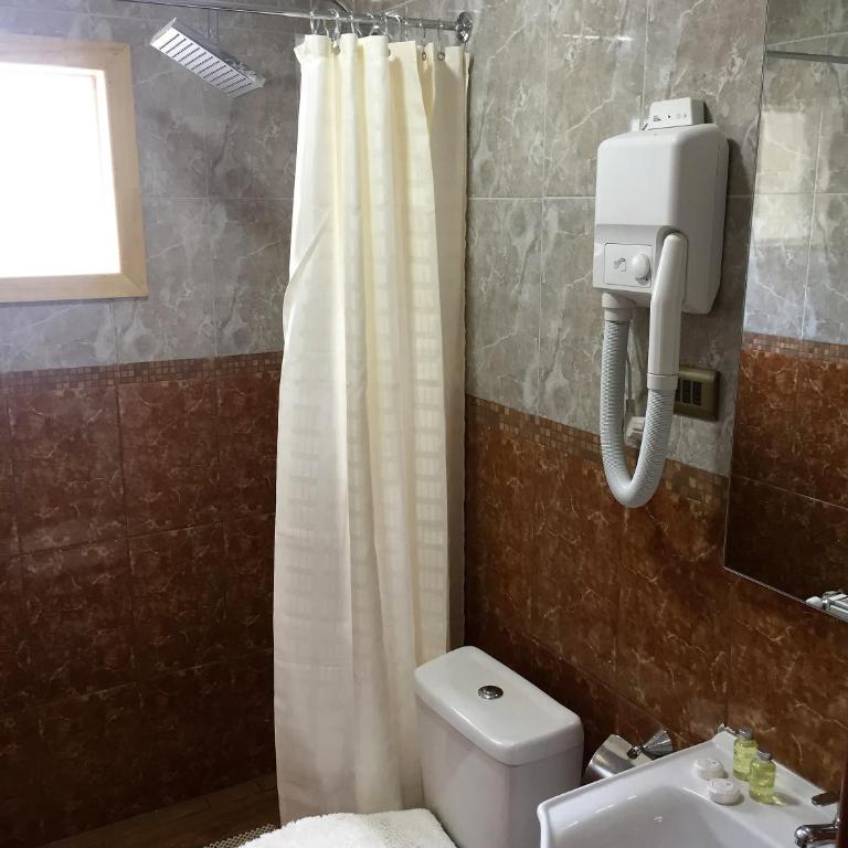 Hostal Andes Patagonicos - Habitación Doble con baño privado - 2