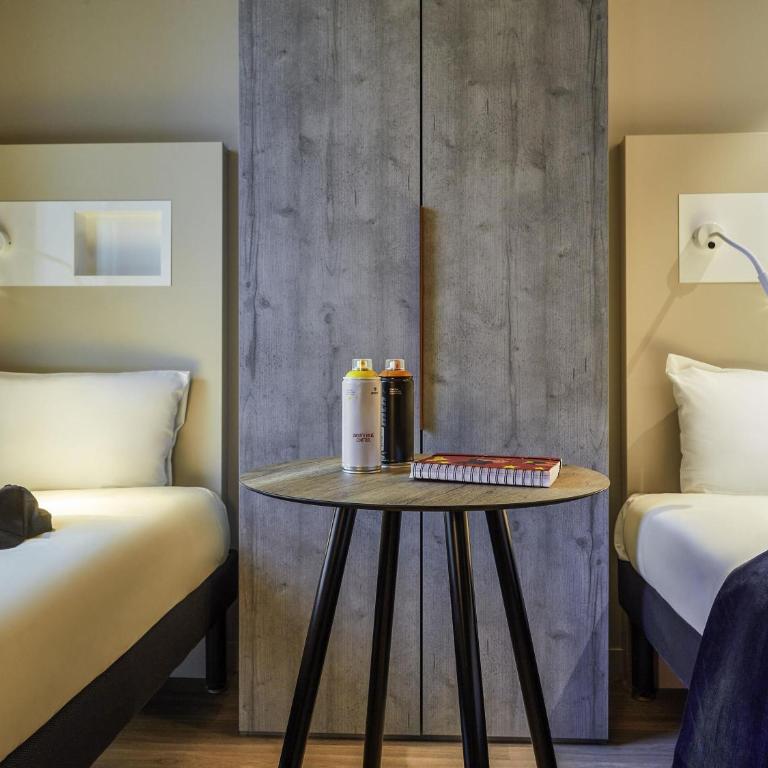 Ibis Budget Montpellier Aéroport Parc Des Expos - Chambre Triple avec 2 Lits Simples et 1 Lit d'Appoint - 1