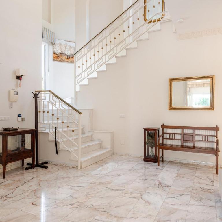 Coastal Family Home - Villa - 2