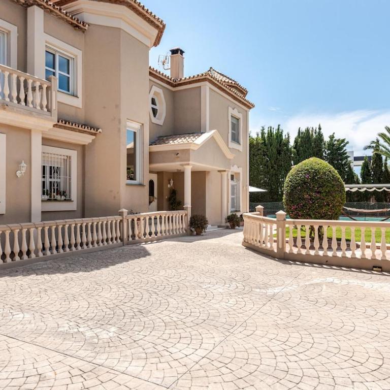 Coastal Family Home - Villa - 9