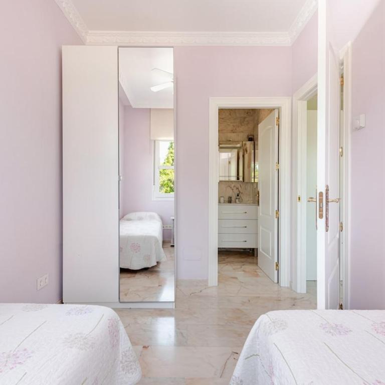 Coastal Family Home - Villa - 14