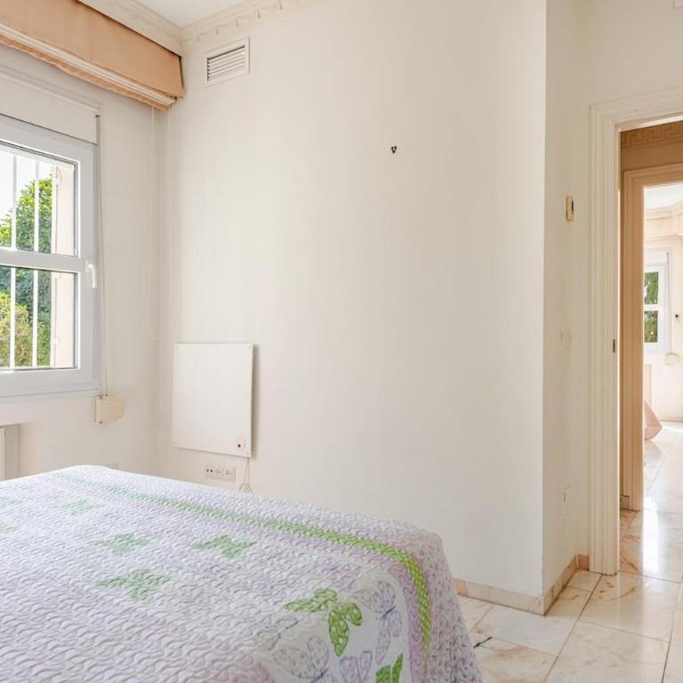 Coastal Family Home - Villa - 18