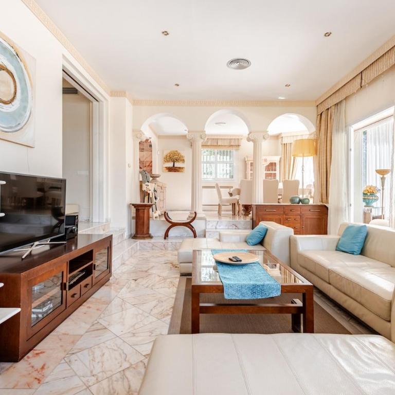 Coastal Family Home - Villa - 19