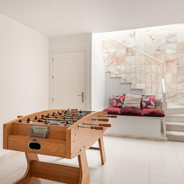 Coastal Family Home - Villa - 25