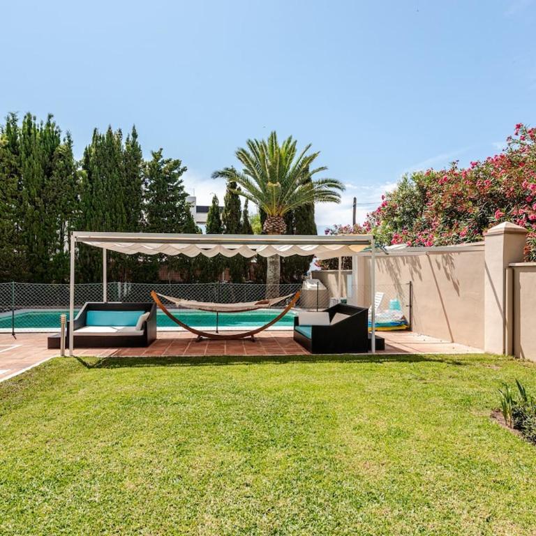 Coastal Family Home - Villa - 42