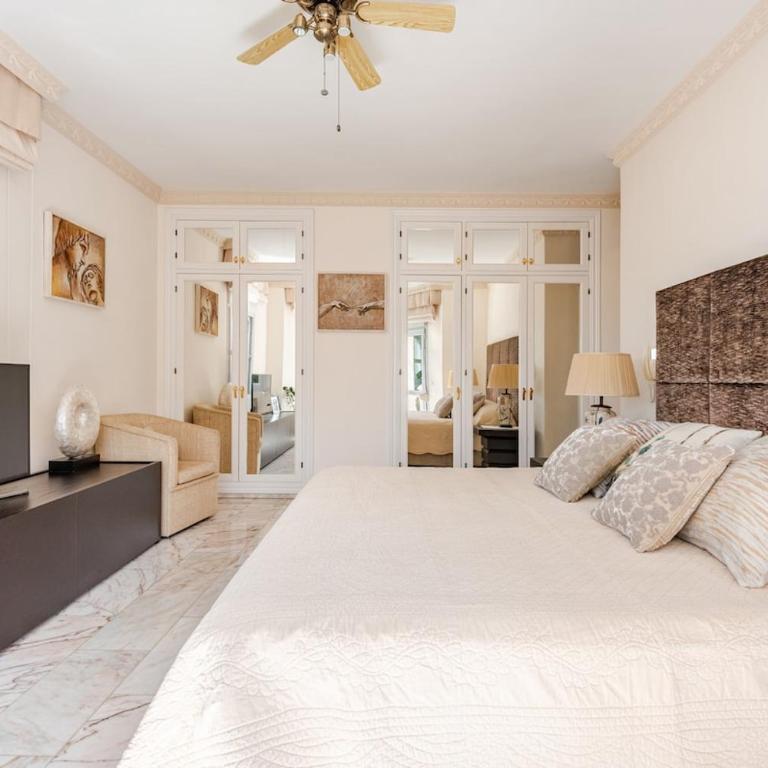 Coastal Family Home - Villa - 44