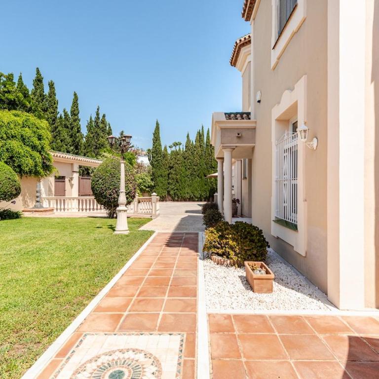Coastal Family Home - Villa - 48