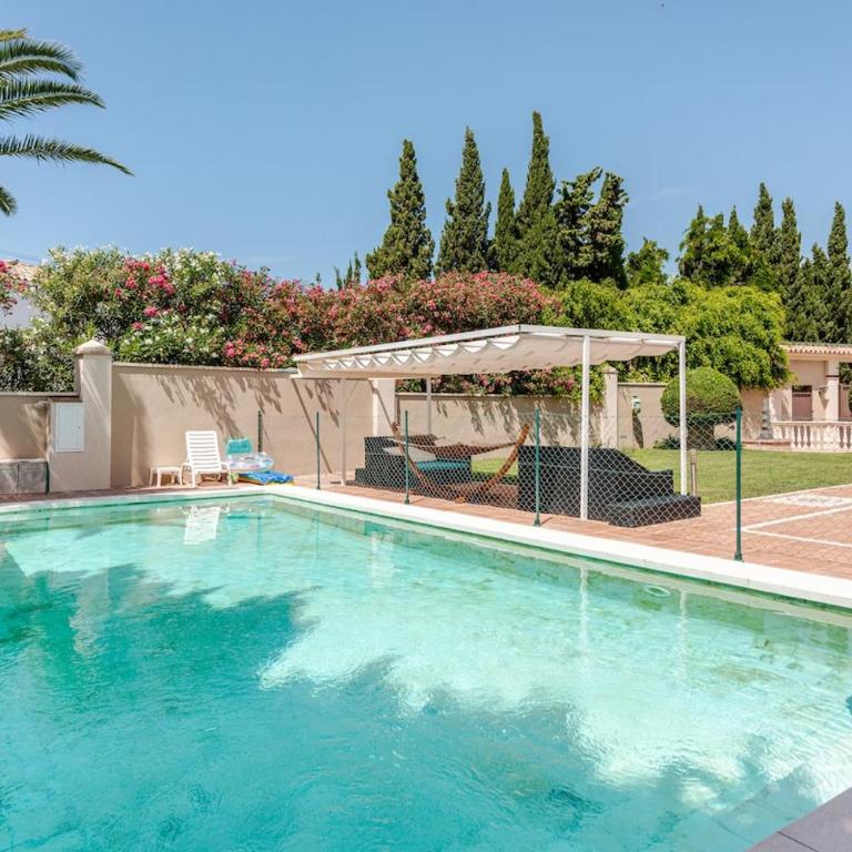 Coastal Family Home - Villa - 51