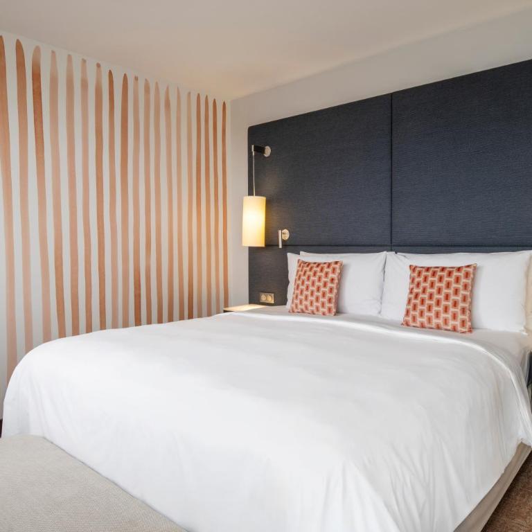Renaissance Paris Arc de Triomphe Hotel - Chambre avec Terrasse et Petit-Déjeuner - Vue sur Toits de Paris et Tour Eiffel - 3